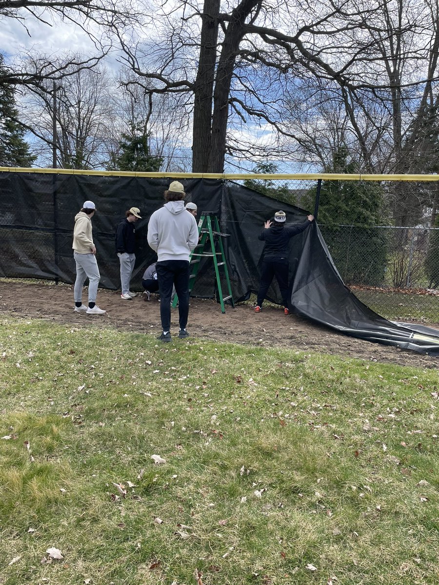 What a great day. Thank you to all of our volunteers that helped out hanging our new windscreen and batting cage nets. Cleaned up all the leaves. Almost done few finishing touches left🗡️