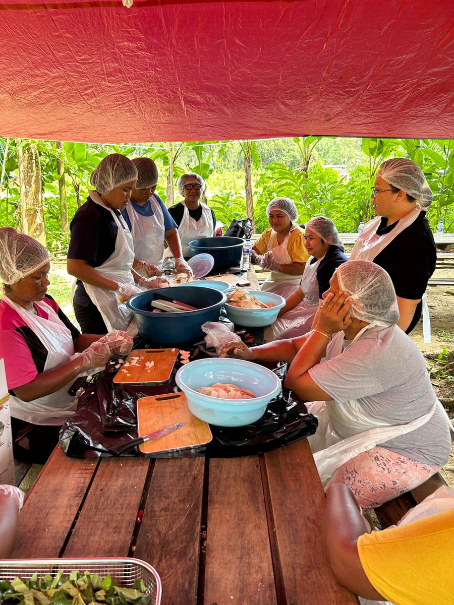 Very excited to see the level of enthusiasm by the women's group at Kg Pinang Rompin. This training at Orang Asli village is conducted as part of our community empowerment through Solar Drier prototype