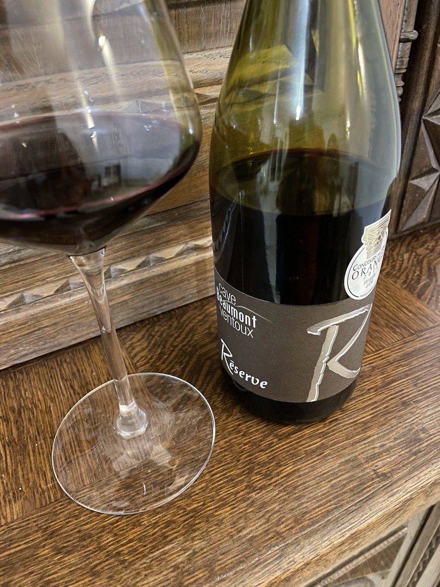 Pichon Longueville Comtesse de Lalande 93 came out on top. It’s time to drink it. Some evolution, but still a lot of freshness, with a well balanced palate and very silky tannins.