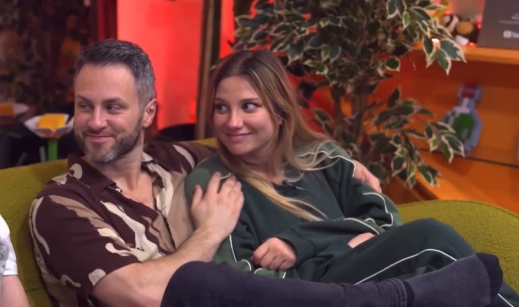 line_atr's tweet image. ce duo aura toujours une grosse partie de mon cœur. Mon danseur préféré &amp;amp; une de mes streameuses favorites… le rêve.
je les aime 💌
#dalsi #dals