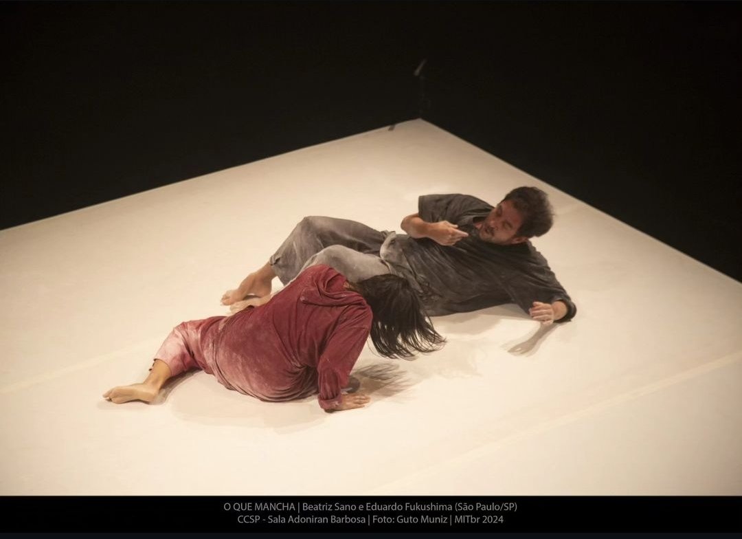 MITsaopaulo's tweet photo. Registros de "O que mancha", espetáculo no qual os bailarinos Beatriz Sano e Eduardo Fukushima borraram os limites dentro e fora do palco.

Fotos: Guto Muniz I MITbr2024

#danca #teatro #mitsp #mit #mit2024 #saopaulo #SP #arte https://t.co/amPxhym8p7