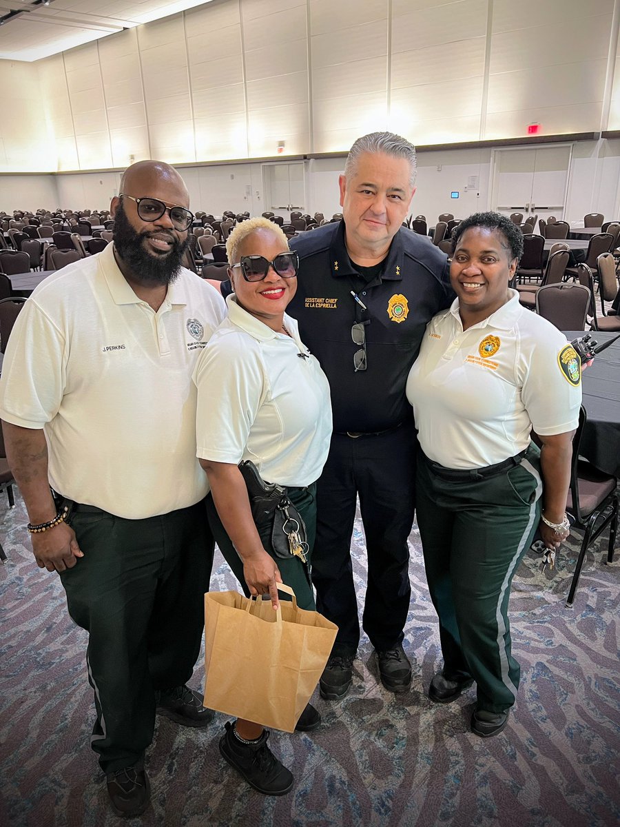 As we gear up for another Spring Break Saturday, our partnerships with agencies are vital for success. Grateful for @FHPMiami & @MDCCorrections. Together, we'll ensure a safe and memorable experience for all. #SpringBreakSafety #Teamwork #CommunityPartnerships #MiamiBeachPD