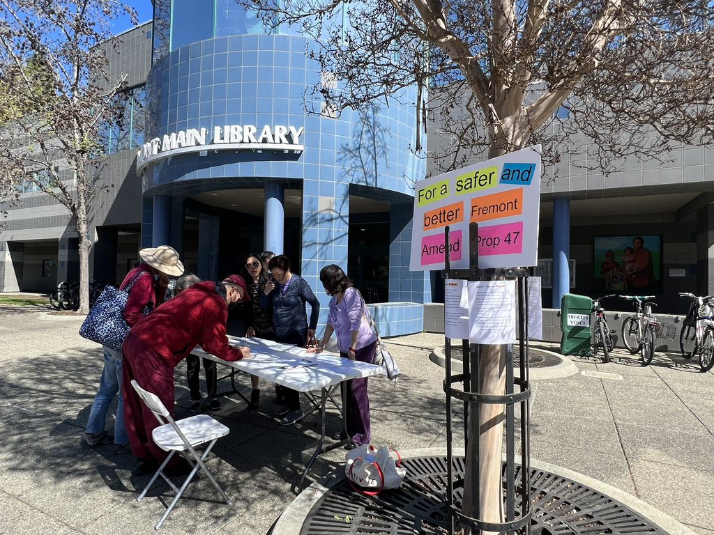 ECalifornians's tweet photo. This weekend we have 6 Bay Area cities!
And the reforming #prop47 forms are constantly running out due to the historically high participation from our neighbors!
This is by far the most popular petitions I have helped collecting ever!
#ReformProp47
#StopShopLifting
#RestoreLawAndOrder