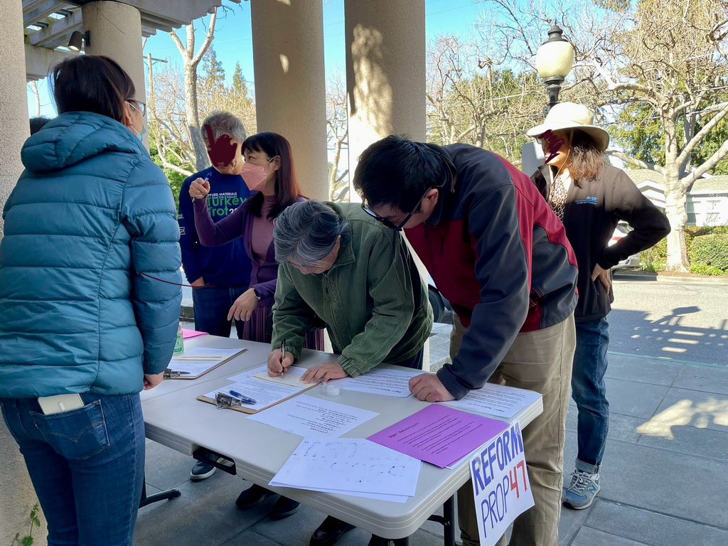 ECalifornians's tweet photo. This weekend we have 6 Bay Area cities!
And the reforming #prop47 forms are constantly running out due to the historically high participation from our neighbors!
This is by far the most popular petitions I have helped collecting ever!
#ReformProp47
#StopShopLifting
#RestoreLawAndOrder