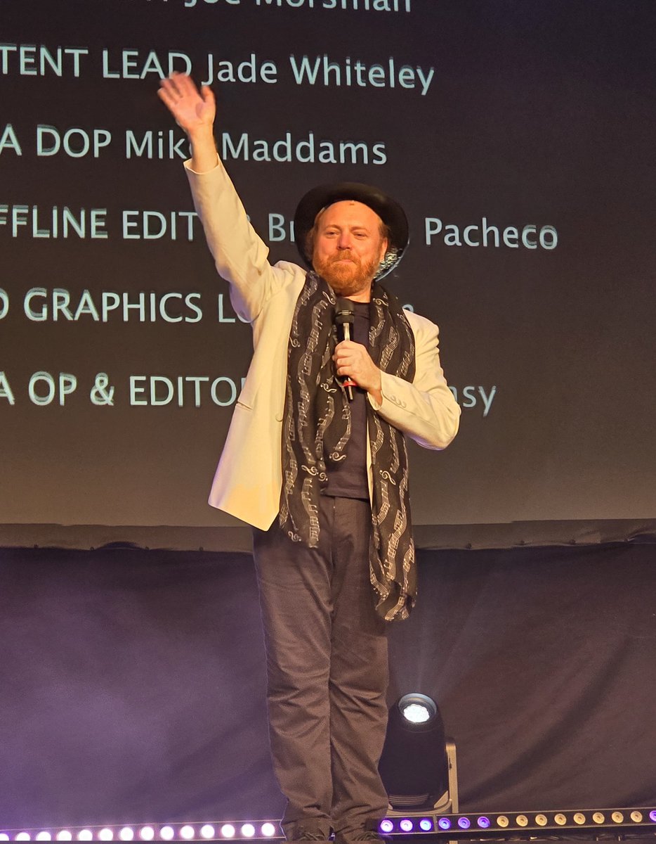 Slimboball's tweet photo. @LeighFrancis Fantastic show in Halifax at the Victoria Theatre 👏🏼👏🏼👏🏼 #keithlemon #avidmerrion #thebear #myfirsttime @lemontwittor https://t.co/FSnovrb3vy