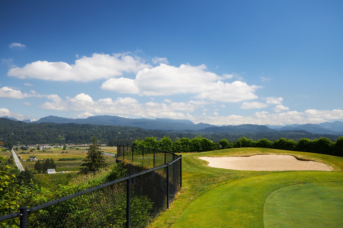 There's nothing like sunny weather golf on the west coast! Who's excited for spring golf in April?

#greenteecountryclub