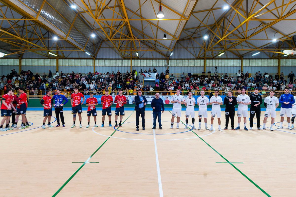 fgabalonman's tweet photo. Ribadavia puxo o listón moi alto no día de hoxe. Grazas pola resposta de toda a xente da vila, grazas pola implicación @Bm_VCRibeiro , grazas ao @CRibadavia e ao Consello Municipal de Deportes; e por suposto grazas aos dous combinados pola súa profesionalidade e cercanía. 
Día histórico para o Balonmán Galego!
#ConSeloGalego
#balonmangalego
#HispanosJunior
#usahandballteam
