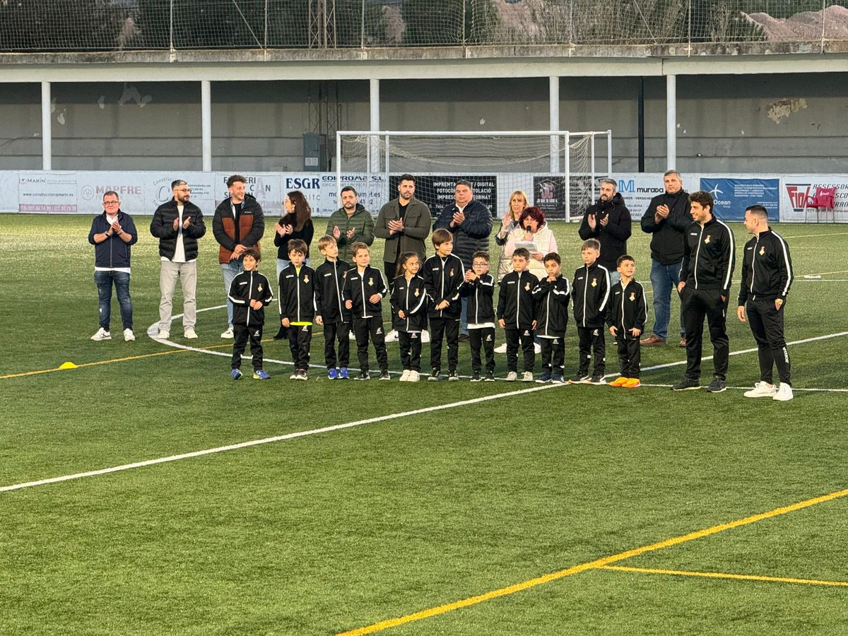 SolerCatalina's tweet image. Enhorabona al @cefelanitx per la presentació d’avui horabaixa dels seus equips i el resultat de l’equip de tercera! #orgullfelanitxer. Gràcies al president de la #FederacióBaleardefutbol per acompanyar-nos