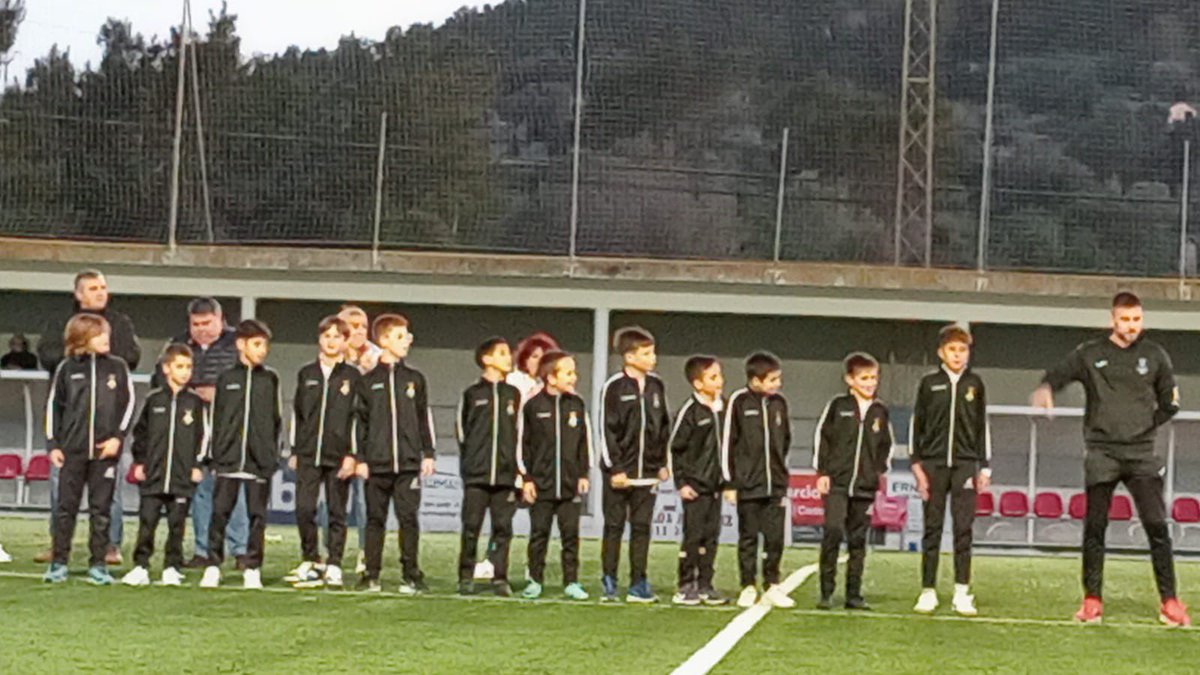 SolerCatalina's tweet image. Enhorabona al @cefelanitx per la presentació d’avui horabaixa dels seus equips i el resultat de l’equip de tercera! #orgullfelanitxer. Gràcies al president de la #FederacióBaleardefutbol per acompanyar-nos