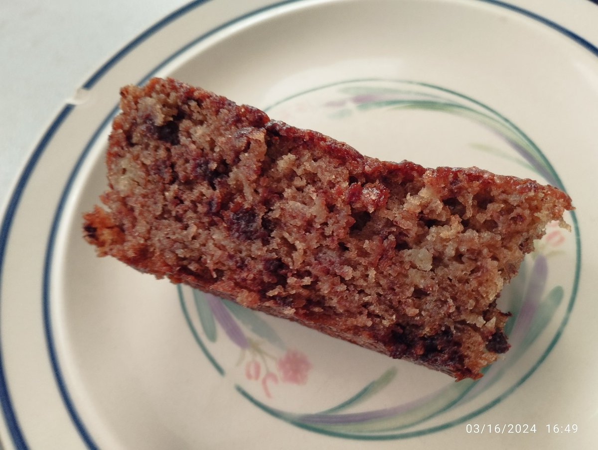 luisxolavarria's tweet photo. Homemade banana bread with dark semi bitter chocolate folded in the dough. Had to let it rest and now had a taste. Great combo. #FoodAndDrink #Food #HighAngleView #Freshness #bananabread #chocobananabread https://t.co/iQwMvKLqec