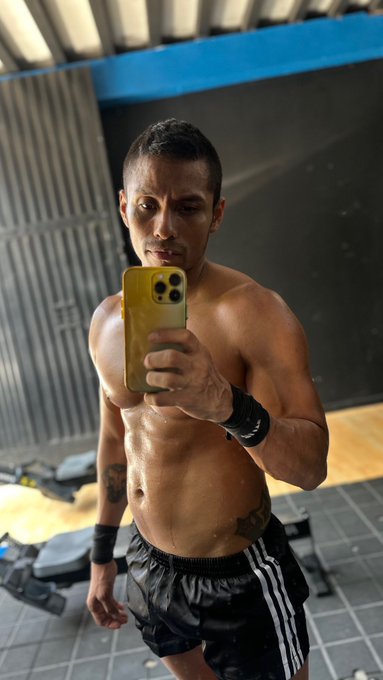 Con Ganas de que me consientan mucho: Masajes  Acaricias  Besito en las bolas  Beso negro  #deseos https://t<a href="/tag/deseos"class="tags"><span>#deseos</span></a>