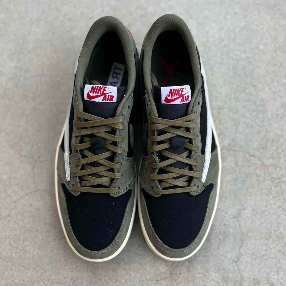 JustFreshKicks tweet media