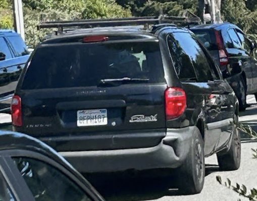 pcnotpc's tweet image. 3/16 #SanFrancisco 2x hit and run (car +MC) menace 2001-2007 Dodge Caravan similar Chrysler Plymouth Voyager Town &amp;amp; Country. Contractor Roof Rack! Altered CA license 8FPH187 ? Altered badging. Black, dark green paint. Dark grey wheels. Faded trim. 1/n #InnerSunset #SFPD #GGPark