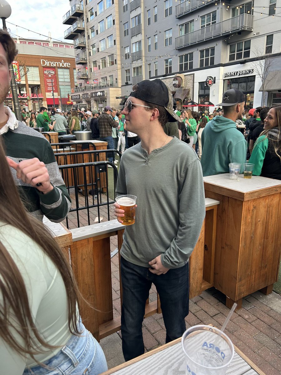 ShooInTrivia's tweet image. Commish and crew enjoying the holiday!