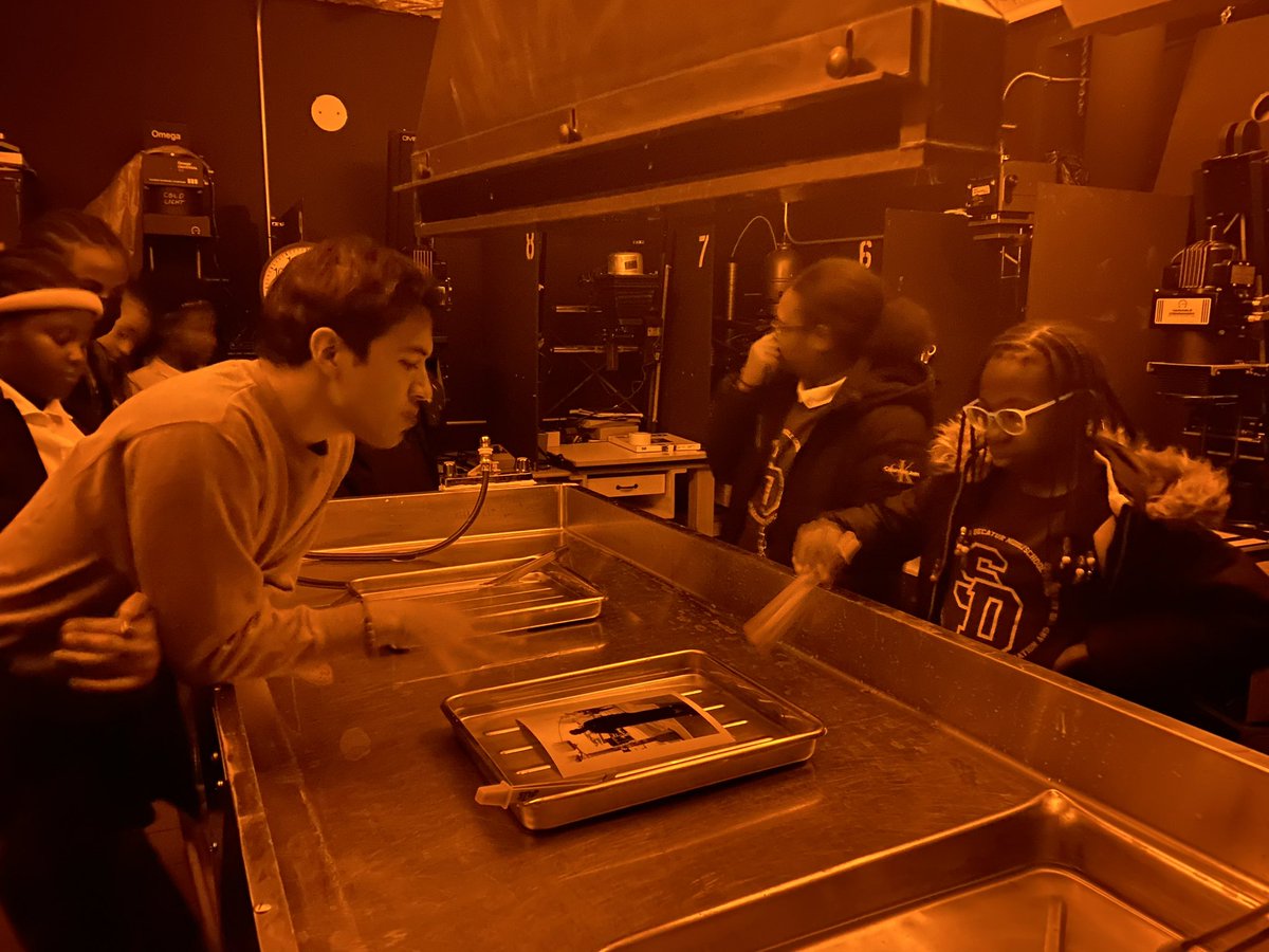 jacklyn_marcus's tweet photo. Learning how to capture precious moments by camera 🎥 the old-fashioned way #ms35rocs #thedarkroom @D16LEADS #cameras https://t.co/lhp0qurXUk