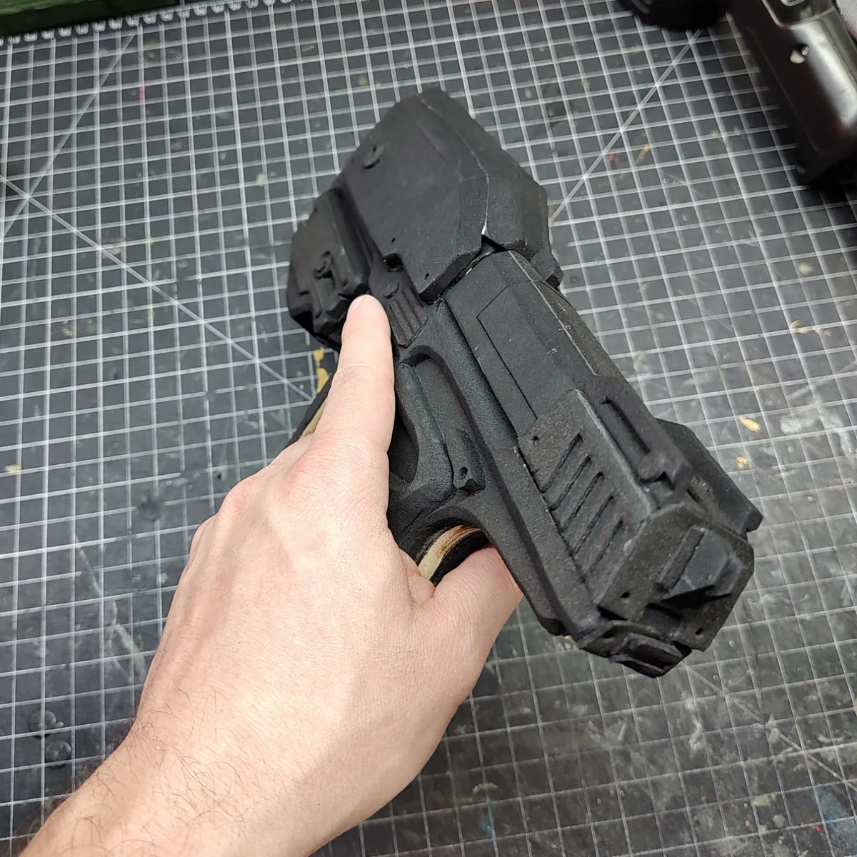 jerverant's tweet photo. Finished building the #M6GMagnum out of #EVAFoam!! Soon I'll post a tutorial on my TikTok #HaloReach #Halo #HaloSpotlight #HaloTheSeries https://t.co/heR8IAr6yk