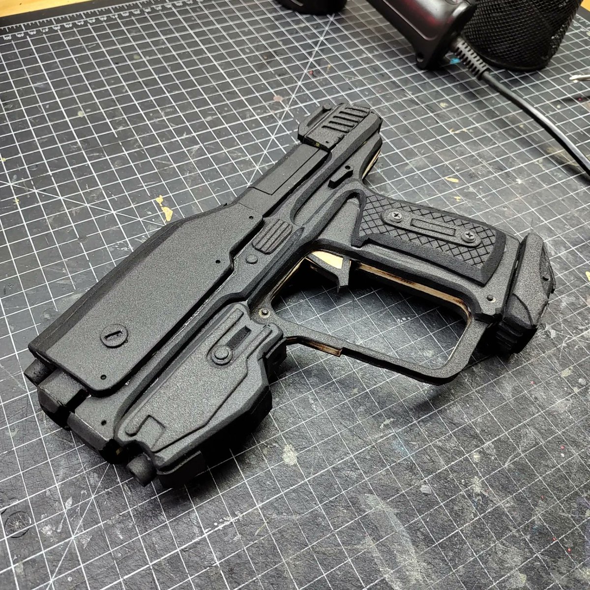 jerverant's tweet photo. Finished building the #M6GMagnum out of #EVAFoam!! Soon I'll post a tutorial on my TikTok #HaloReach #Halo #HaloSpotlight #HaloTheSeries https://t.co/heR8IAr6yk