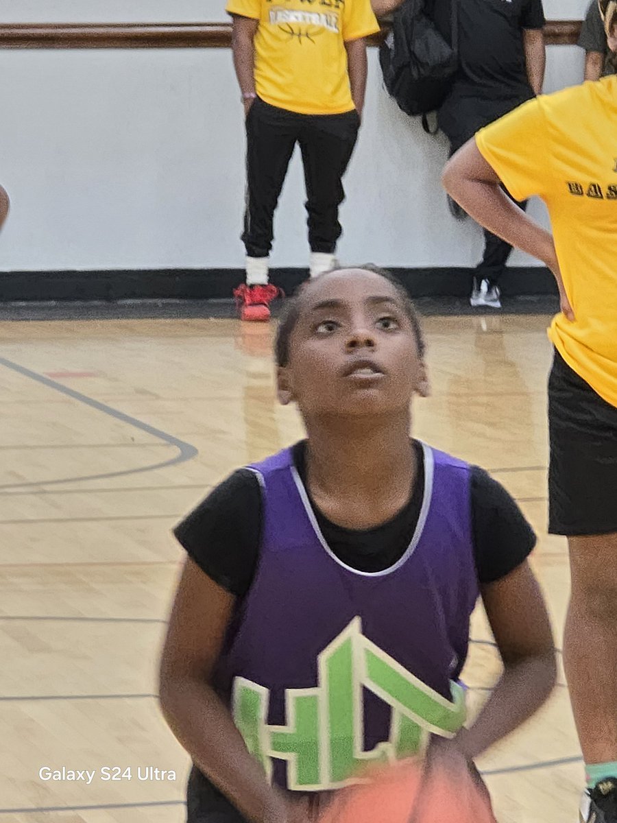 girlzprepreport's tweet photo. Kadence McClain is another star of the future @HoustonLadyNets , peep this, watched her aunts do plenty of damage at Elsik so .... @bballnation13 #LadysFirstInvitational https://t.co/mlm5tzFK2D