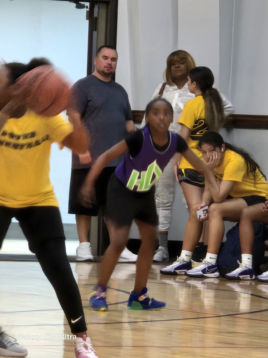 girlzprepreport's tweet photo. Kadence McClain is another star of the future @HoustonLadyNets , peep this, watched her aunts do plenty of damage at Elsik so .... @bballnation13 #LadysFirstInvitational https://t.co/mlm5tzFK2D
