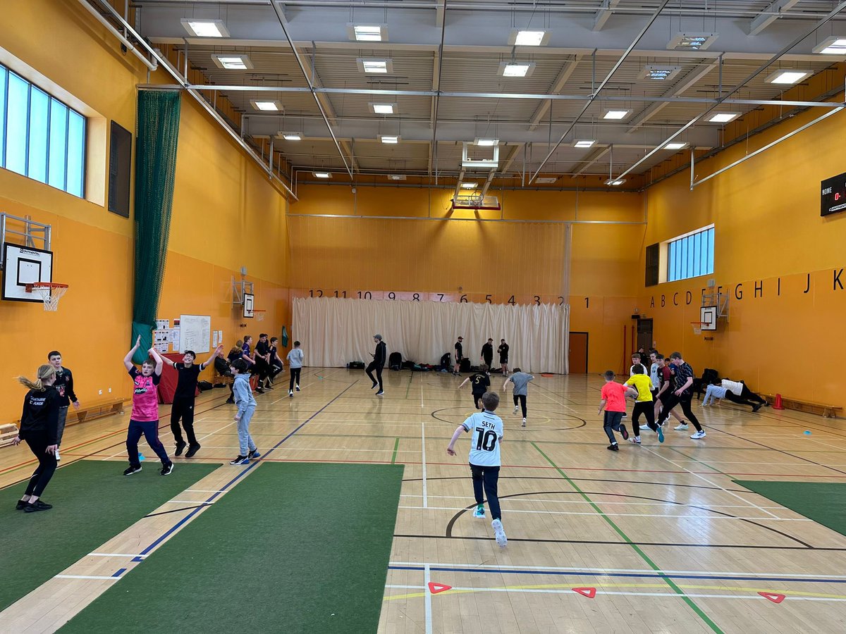 Great session this morning <a href="/PenistoneGS/">Penistone Grammar School</a> with <a href="/CawthorneCC/">Cawthorne Cricket Club</a> juniors.  Building nicely for the season ahead. #kidslovefitness 🤣 #juniorcricket