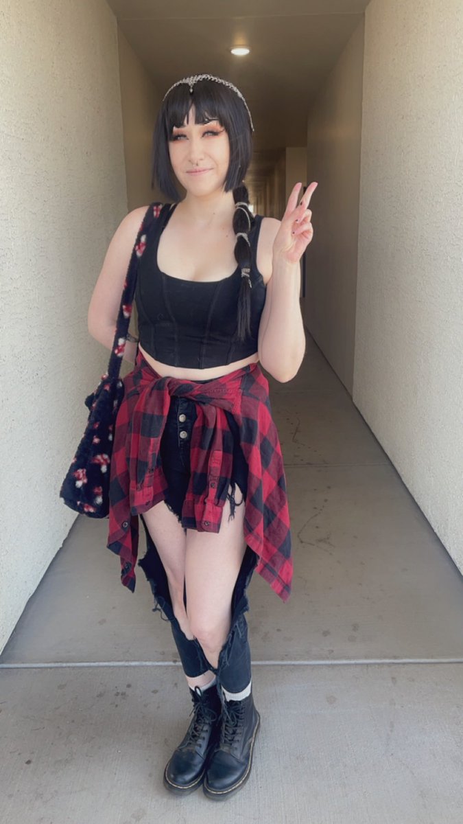 Bekcara's tweet photo. Casual shadowheart for the con today 🖤✨ https://t.co/d8Jdan7o8x