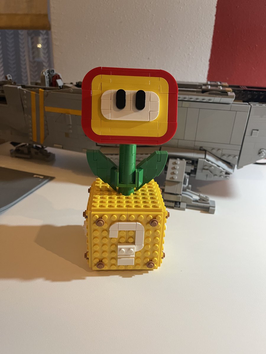 KlaasvdGalien86's tweet photo. Today I built the #LEGO moc Fire Flower from Brick-Fil-A-Builds on #rebrickable, it goes great with my ? Block moc from @TiagoCatarino6, Big thanks to the BrickLink store https://t.co/Sq9w5ZzeKy for some of the parts #mariotime https://t.co/pFZdc5V78F