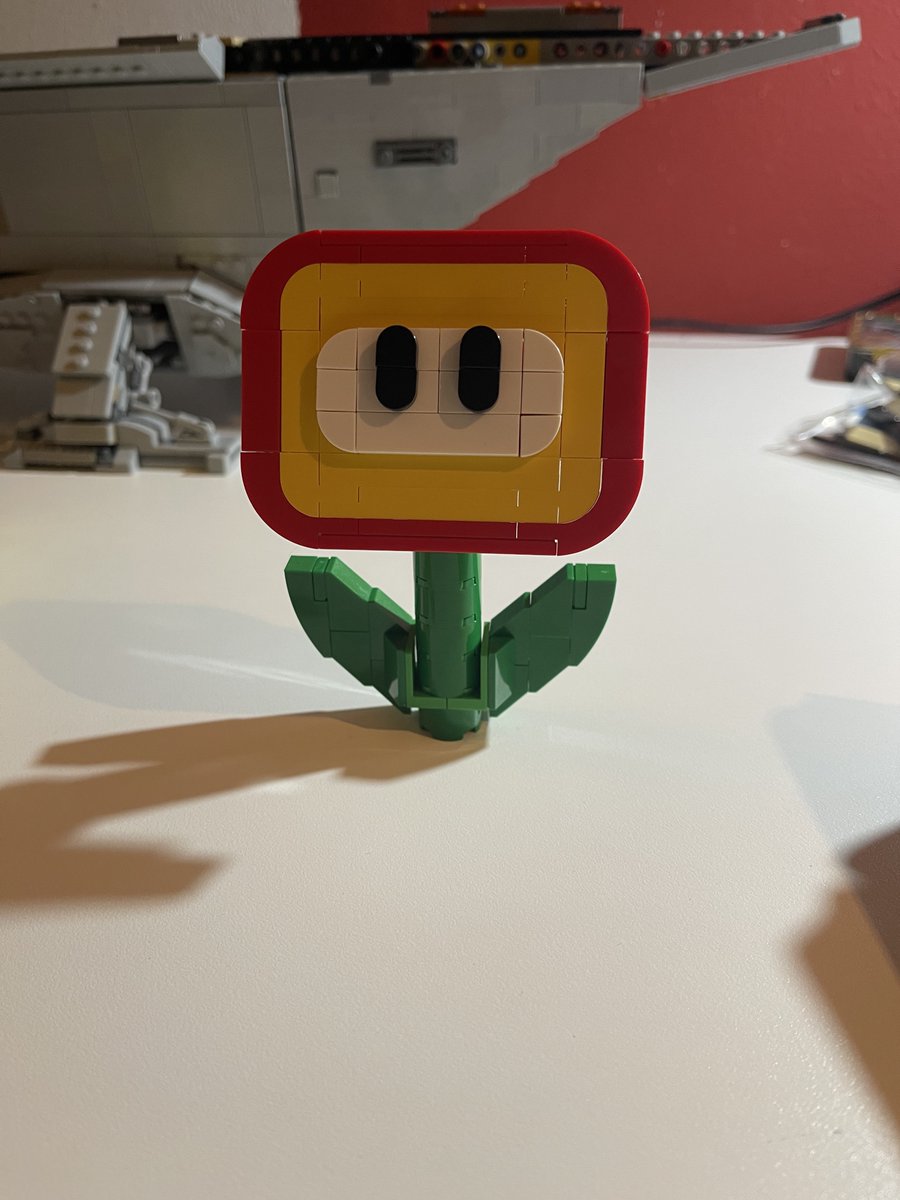 KlaasvdGalien86's tweet photo. Today I built the #LEGO moc Fire Flower from Brick-Fil-A-Builds on #rebrickable, it goes great with my ? Block moc from @TiagoCatarino6, Big thanks to the BrickLink store https://t.co/Sq9w5ZzeKy for some of the parts #mariotime https://t.co/pFZdc5V78F