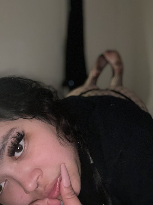 I never wear fishnets but I think after yesterday I have become a fishnets bitch 🥰🥰🥰🥰🥰🥰 https://t.co