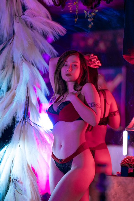 Been loving red lately 👹 https://t.co/T17LjJYwlO