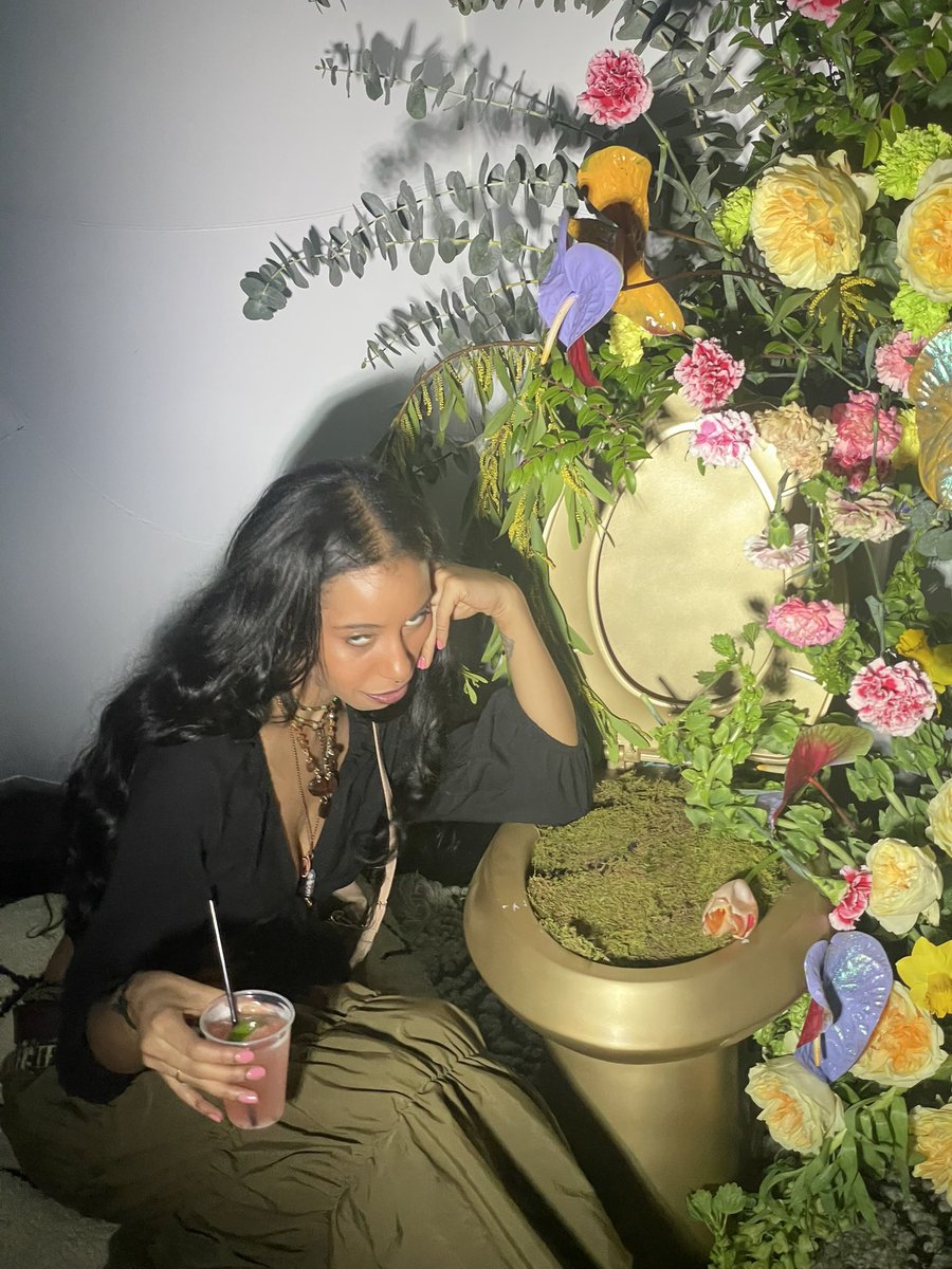 RellieRelz's tweet photo. think you the shit, bitch
@PooPourri #SXSW24 #atx #campfunk https://t.co/4bn0pkEgH4