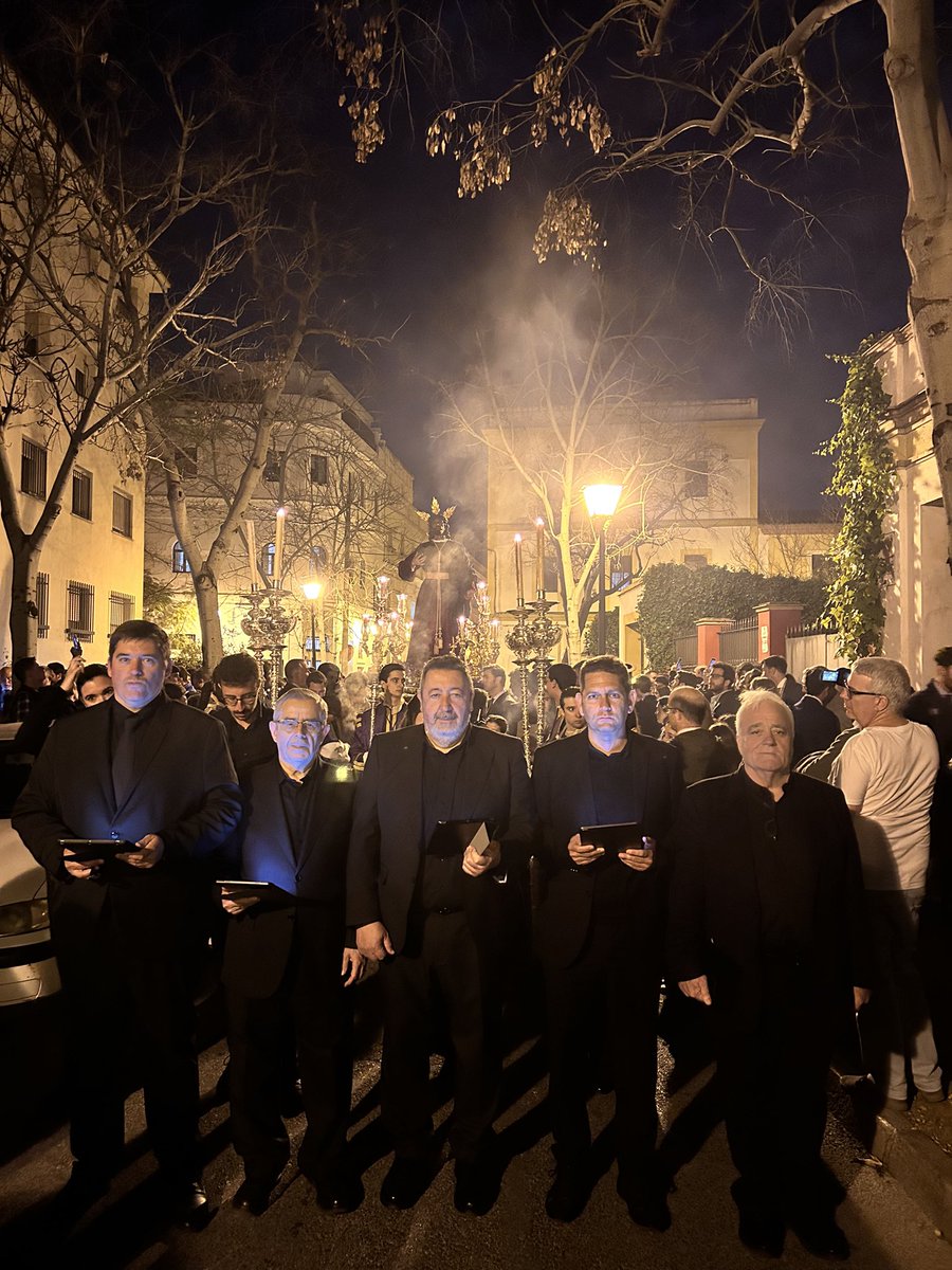 vocemagnasev's tweet photo. Terminando la cuaresma anoche en el maravilloso barrio del Porvenir para acompañar musicalmente a Nuestro Padre Jesús  de la Victoria de la @HermandadPaz de Sevilla.  Preciosa noche íntima de rezo y recogimiento. https://t.co/fSKnaj4Bxz