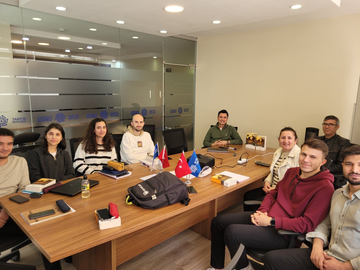 iktisathalkasi's tweet image. 🌿Bahar Dönemi Staj Programımız, yeni konularla tüm hızıyla devam ediyor📷 #İktisatHalkası #BaharDönemi #StajProgramı #Ekonomi #Finans #Eğitim #AkademikGelişim