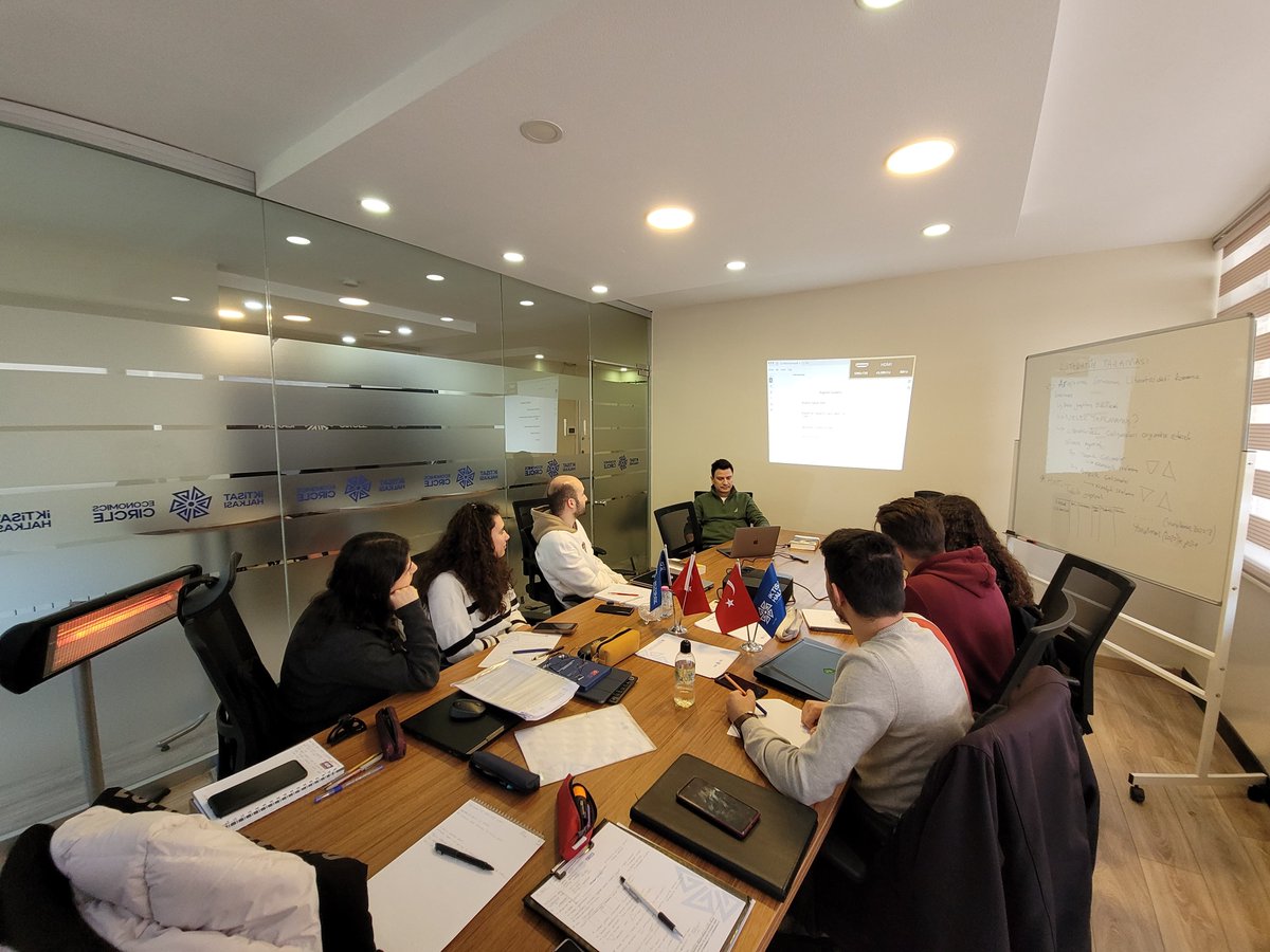 iktisathalkasi's tweet image. 🌿Bahar Dönemi Staj Programımız, yeni konularla tüm hızıyla devam ediyor📷 #İktisatHalkası #BaharDönemi #StajProgramı #Ekonomi #Finans #Eğitim #AkademikGelişim