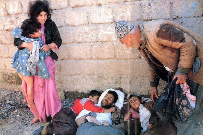 16.03.1988 Sihû şeş sal berê bi hezaran gelê kûrd bi destê dehhaqê Demê zalim Seddam ve hatibûn qetil korin. bi seshezaran birîndar û koçber bûbûn. Heta iro dinya li himber vê yekê bê denge. ji bo vê yekê hêj dehhaq jî hene û komkûjî jî berdewamin em qatilê kûrdan şermezar dkin.