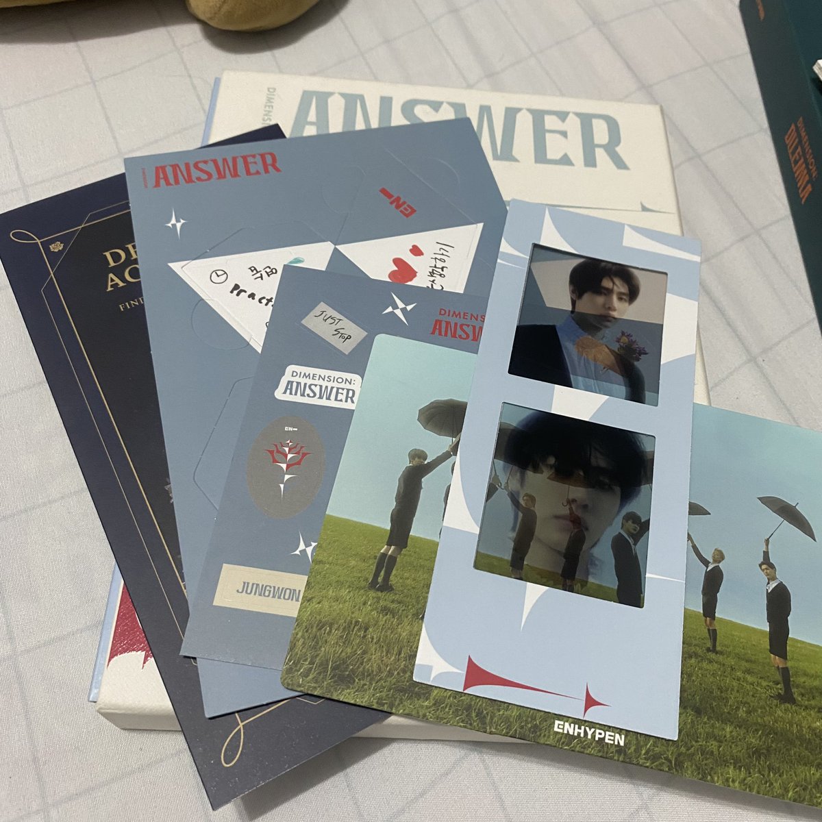 sjhcartz's tweet photo. RUSH SALE 

[ wts lfb ] 
• jake engenezone pc and sticker set + free d:d essential &amp; dimension: answer albums 

— 850 only
— mint condi
— dm/reply for offers | to claim 

t. enhypen jake mnl manila engenezone pc d:d essential d:a https://t.co/hWH1o1GGkM