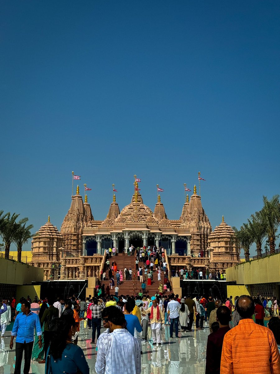 AnkitChowdhry's tweet photo. Had a completely ‘out of this world’ experience at the BAPS Hindu Temple today 🙏 https://t.co/8KlzCDdizP