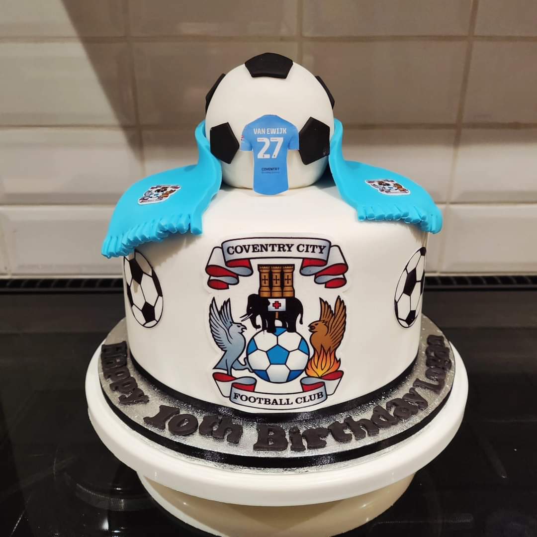 Hayley's Cake Box tweet media