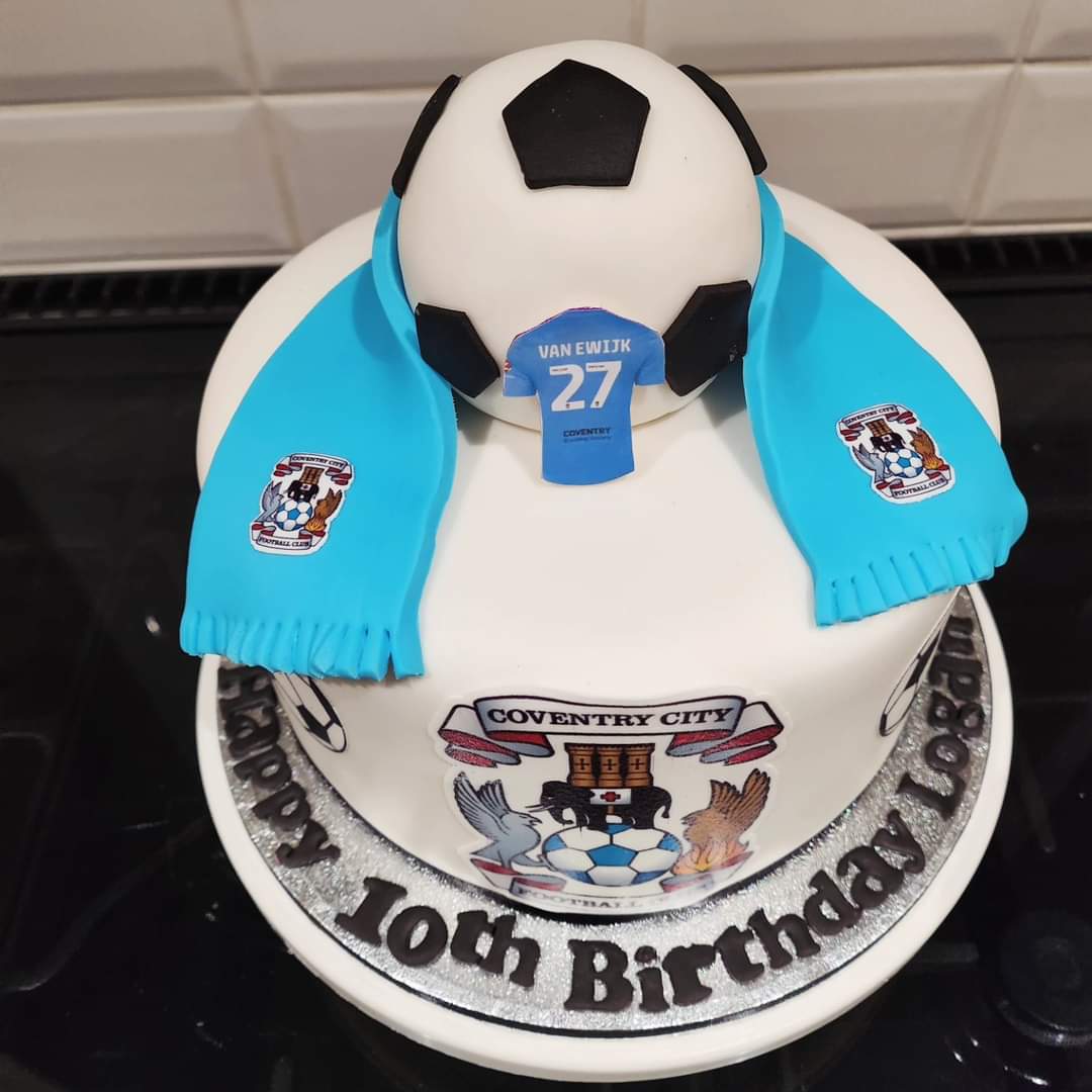 Hayley's Cake Box tweet media