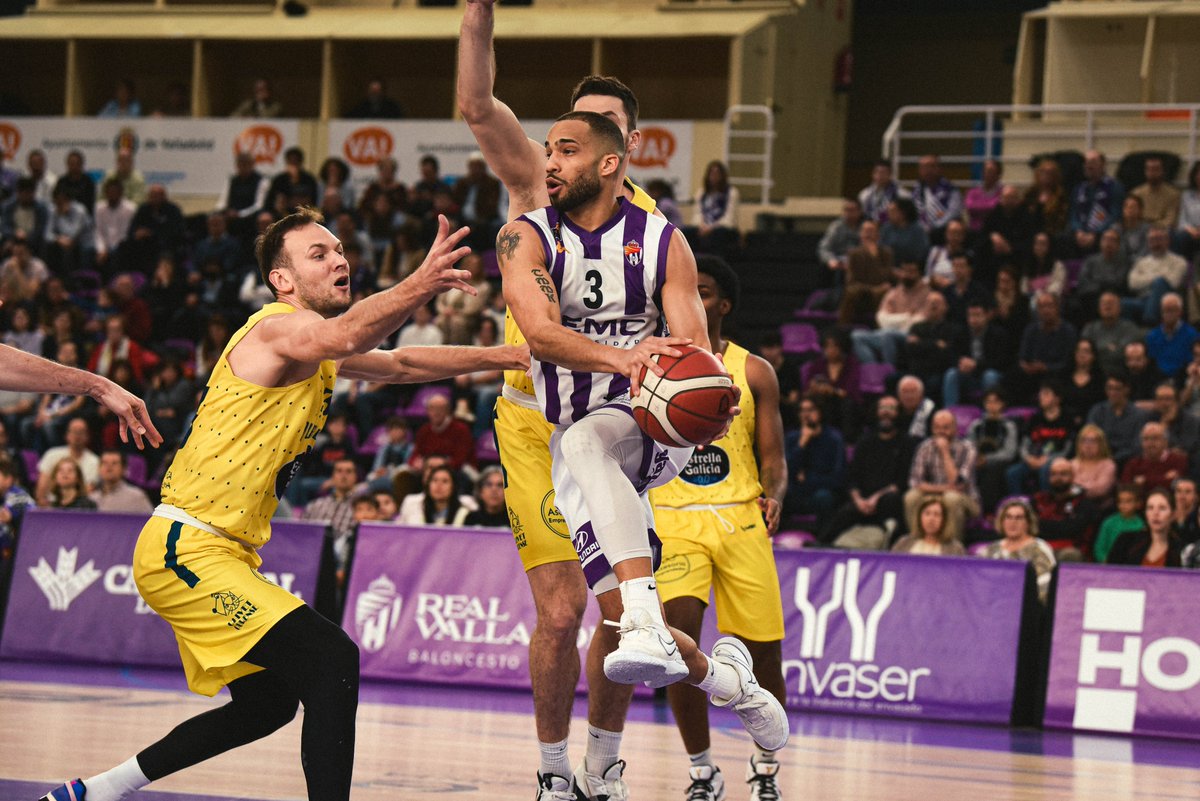 CBC_Valladolid's tweet photo. 🗞 CRÓNICA

81-71: Respuesta física y psicológica.

👉 https://t.co/nvEhO5YXeS
 
#UEMCRVBOurense
@UEMC #PucelaBasket https://t.co/gEkaIb7GoH
