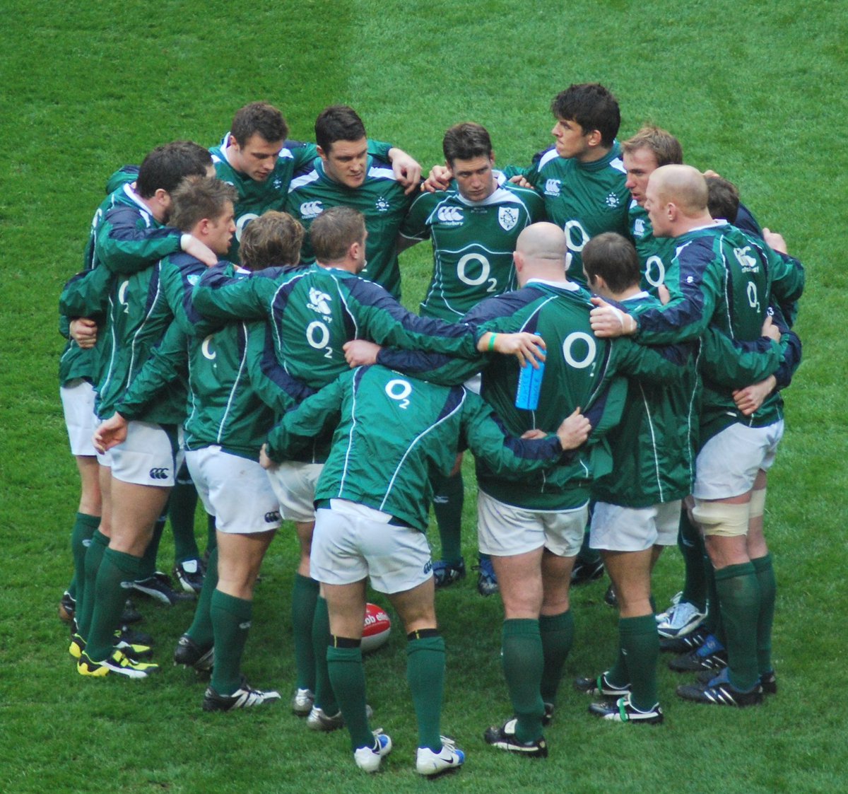 Grâce à sa victoire 17-13 face à l'Écosse, l'#Irlande remporte le Tournoi des Six Nations 2024, le deuxième consécutif. Il s'agit du 24ème tournoi remporté par les petits hommes verts ! buff.ly/3x6HajR