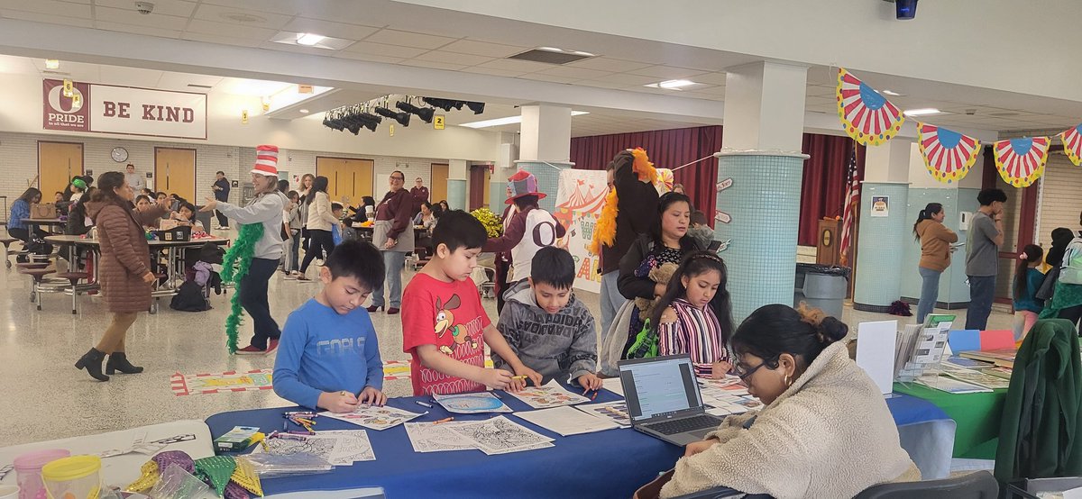 Olaculture's tweet photo. Another Successful @OssiningSchools #SaturdayExplore&Learn @Olaculture @mariaAmeyer03 @JessicaTurnerNY @KimberlyMauri10 Thanks go the #Oprime team for all their work & special thanks to the SWs and leaders for their ongoing support to children& families! @Mary_FoxAlter https://t.co/0I84FqzDHf