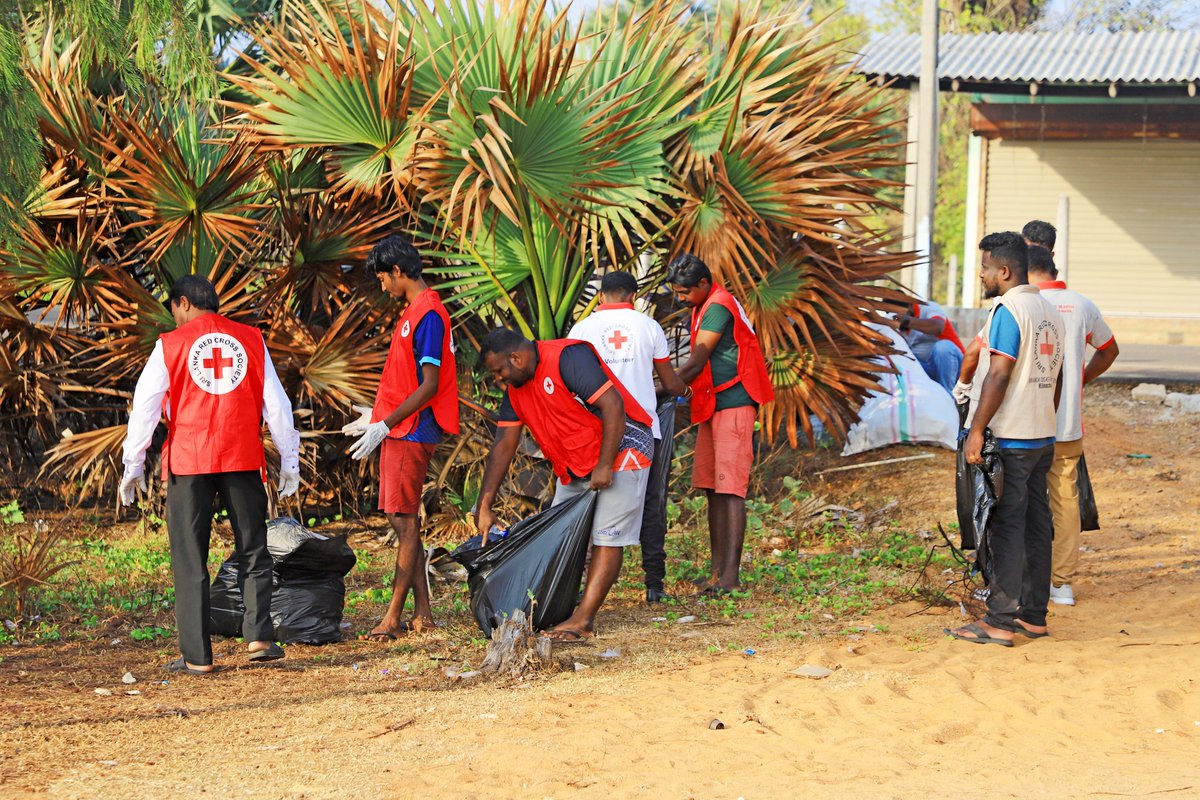 SLRedCrossMul's tweet photo. Joining hands for a cleaner future!  
Our Volunteers, Members and Staff stepped in for a Beach Cleaning Programme at Mullaitivu Beach on 8th March 2024.
Together, we're making a positive impact on our environment
#slrcs #IFRC #ICRC #itsaboutservingpeople https://t.co/gwRRVnQ879