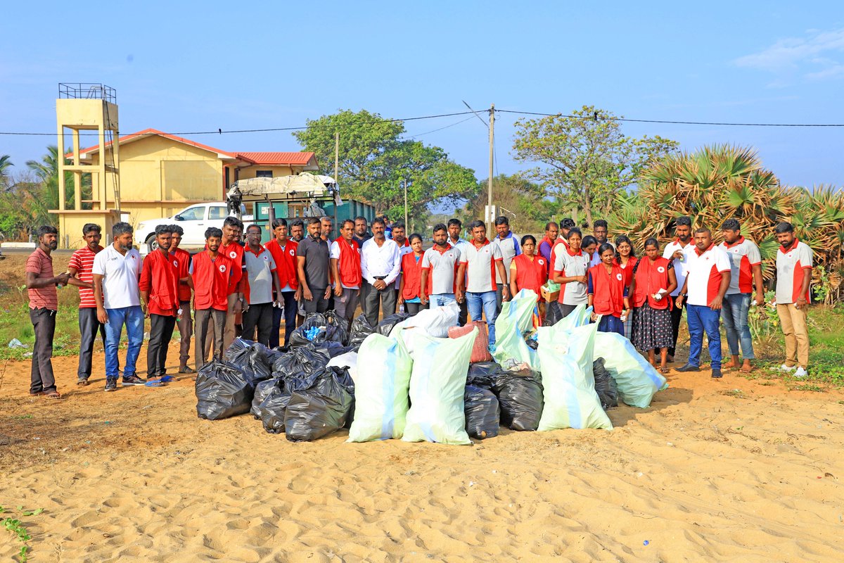 SLRedCrossMul's tweet photo. Joining hands for a cleaner future!  
Our Volunteers, Members and Staff stepped in for a Beach Cleaning Programme at Mullaitivu Beach on 8th March 2024.
Together, we're making a positive impact on our environment
#slrcs #IFRC #ICRC #itsaboutservingpeople https://t.co/gwRRVnQ879