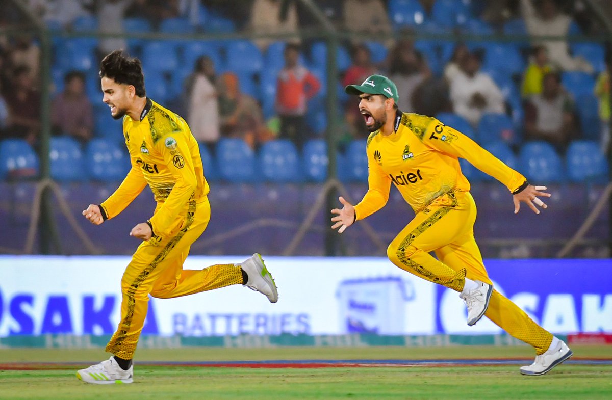 Muhamma13649750's tweet image. 5 wicket gonnne.
2 for #GoldenBoy 1 for #mehran #khurram And for #wood.