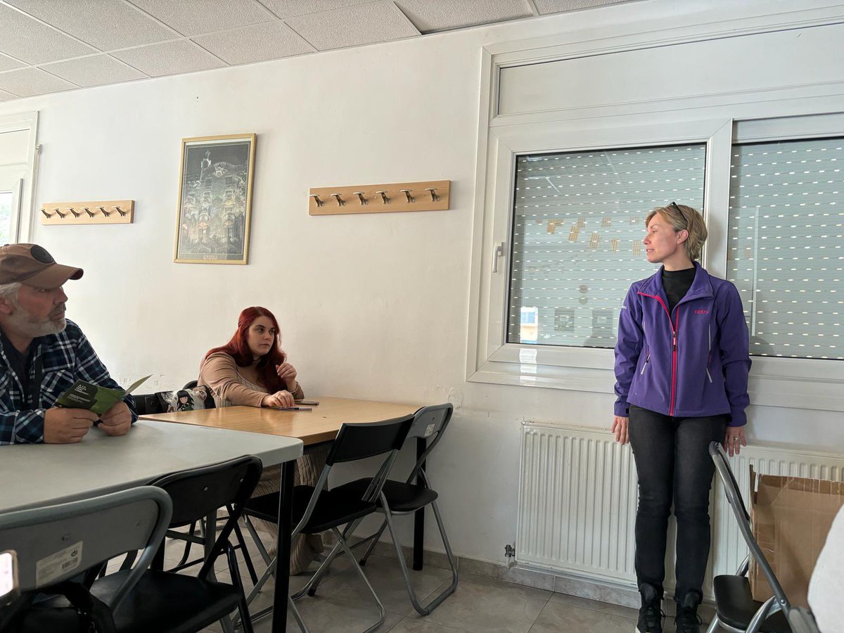 ♻️ A #SantaColomadeFarners cuidem el #MediAmbient i ampliem el nombre de compostaires‼️

🙌 Èxit de les dues primeres sessions dels tallers de compostatge de la #LaSelvaRecicla. 

✅Vine a informar-te i a recollir el teu compostador

🗓️ 23 de març
📍Biblioteca Joan Vinyolí