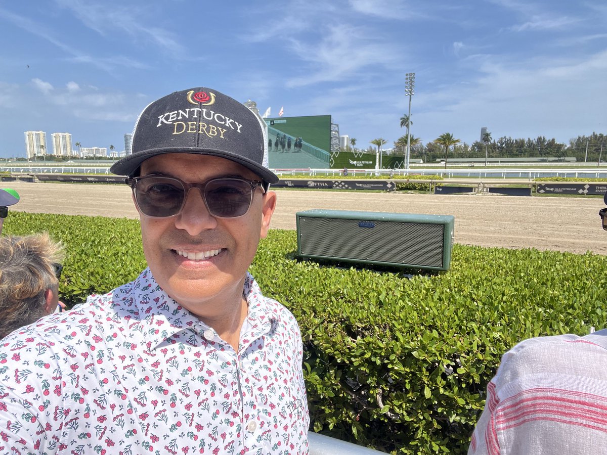 #Lovieitlive ⁦@GulfstreamPark⁩ with a good group. Good Racing Luck