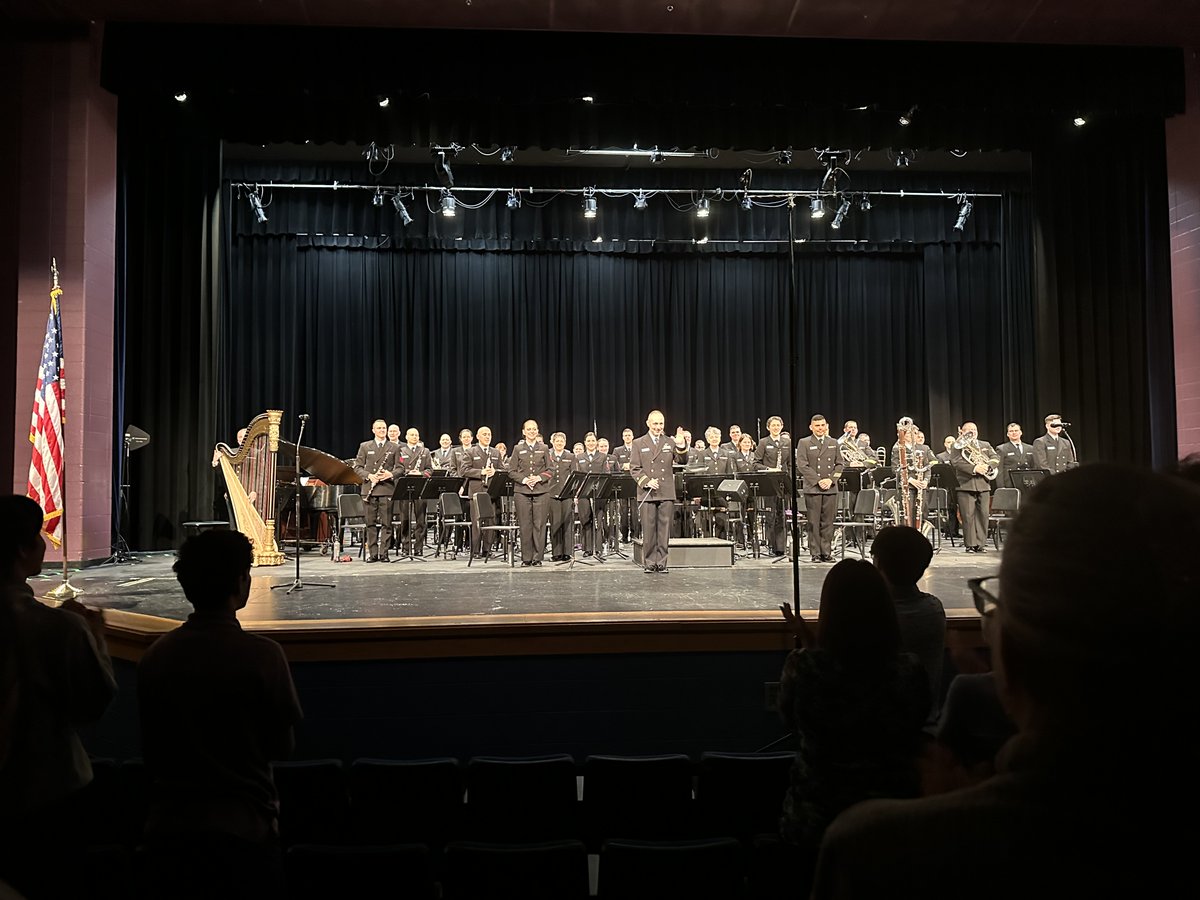 Thank you @usnavyband for coming out to River Hill High School Auditorium and inspiring us and our students.
#navymusic #USN #Music #usnavy