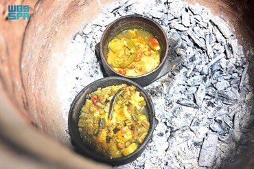 SaudiTVEN's tweet photo. "Al-Maghsh" is one of the most famous traditional dishes on the Ramadan tables in Jazan. https://t.co/ACJDoaCVlQ