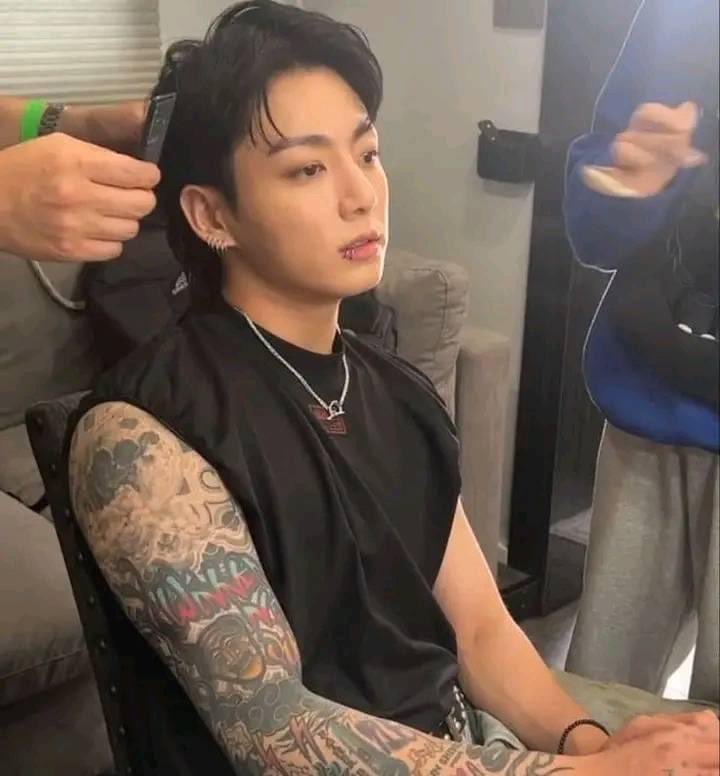 Feris882's tweet photo. Jungkook es el amor imposible de todas las girls https://t.co/VA3wqSpafA