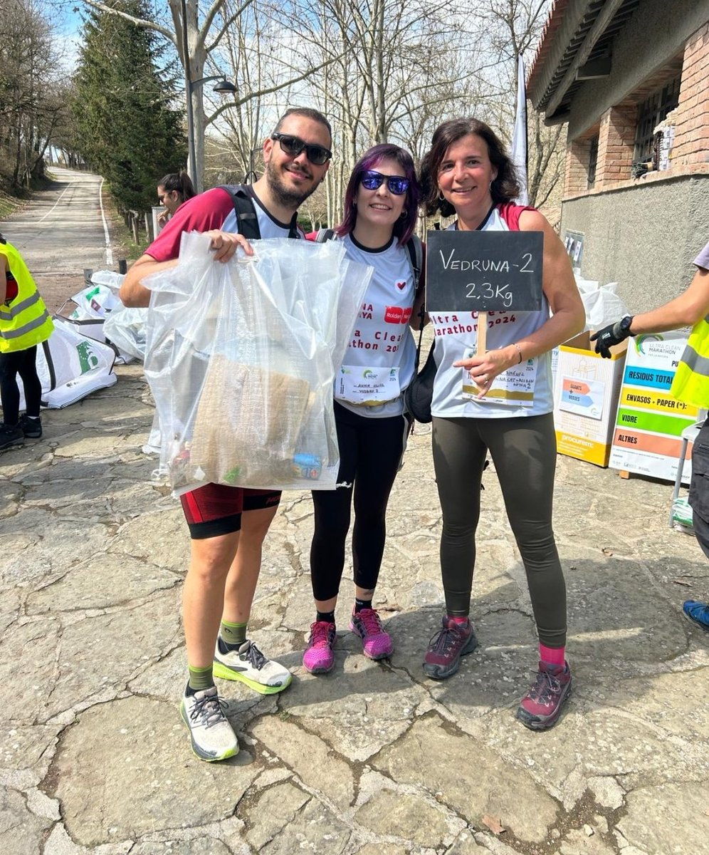 Papers, llaunes, plàstics, pneumàtics, bidons, tubs, ampolles, ferros,fustes, burilles, testos, galledes, uralites i residus de tot tipus. Avui gràcies a iniciatives com la @UCMarathon l'entorn està més net, però ens queda massa camí per recórrer. #ucm24 #plogging #odsvedruna